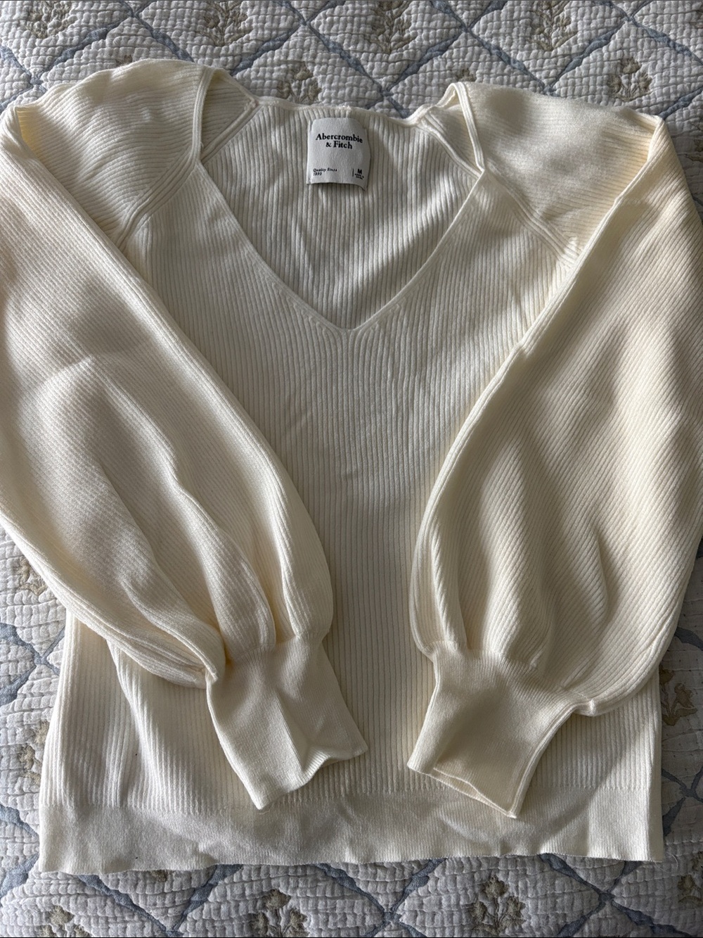 Abercrombie & Fitch Ivory V-Neck Ribbed Balloon-Sleeve Sweater